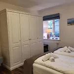아파트 1 Im Reetdachhaus Muehlenhof *
